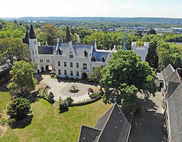 Hochzeit feiern im Schlosshotel Kommende Ramersdorf – märchenhaft heiraten in Bonn
